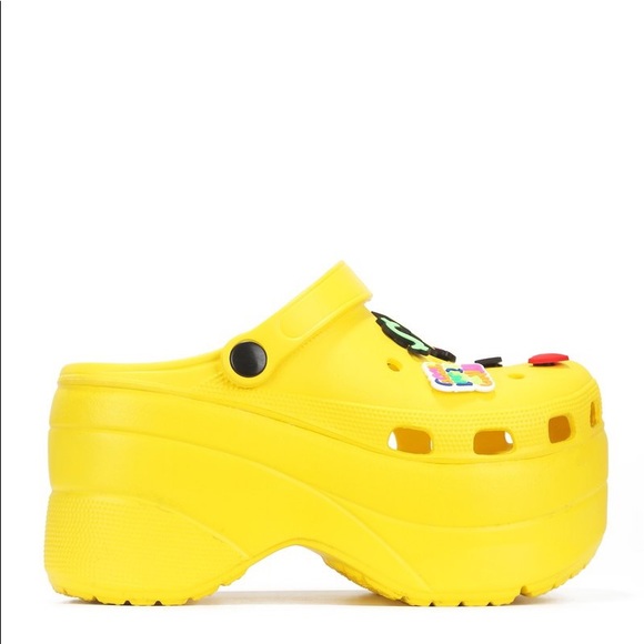Lush Yellow Wedge Slide ons! 🟡 🐊 - Picture 3 of 4